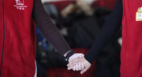 世界以痛吻我，我却报之以歌