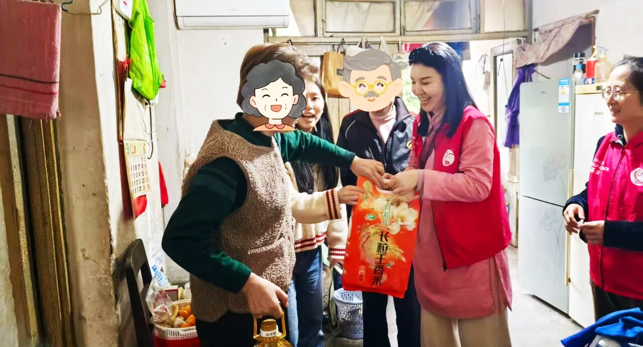 荣基金重庆志愿者开展入户慰问困难老人活动